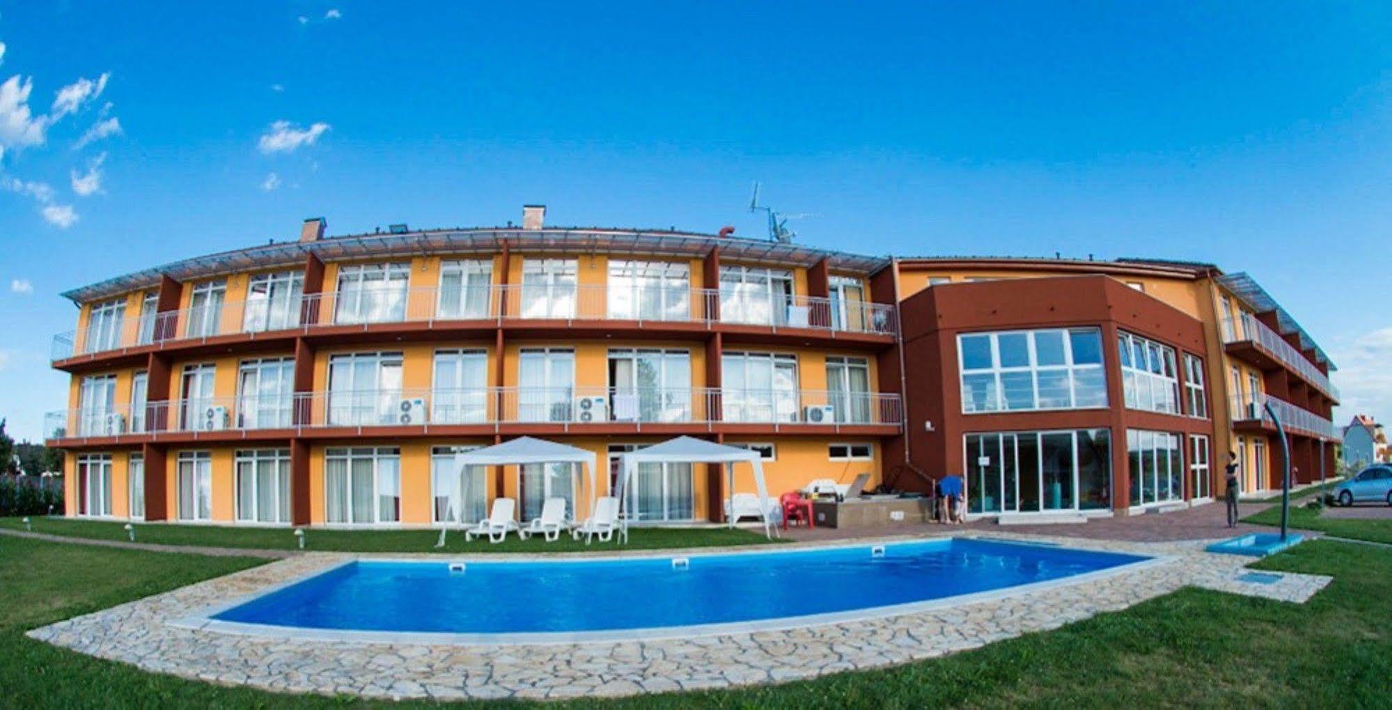 Kehida Family Resort Кехидакустани Экстерьер фото