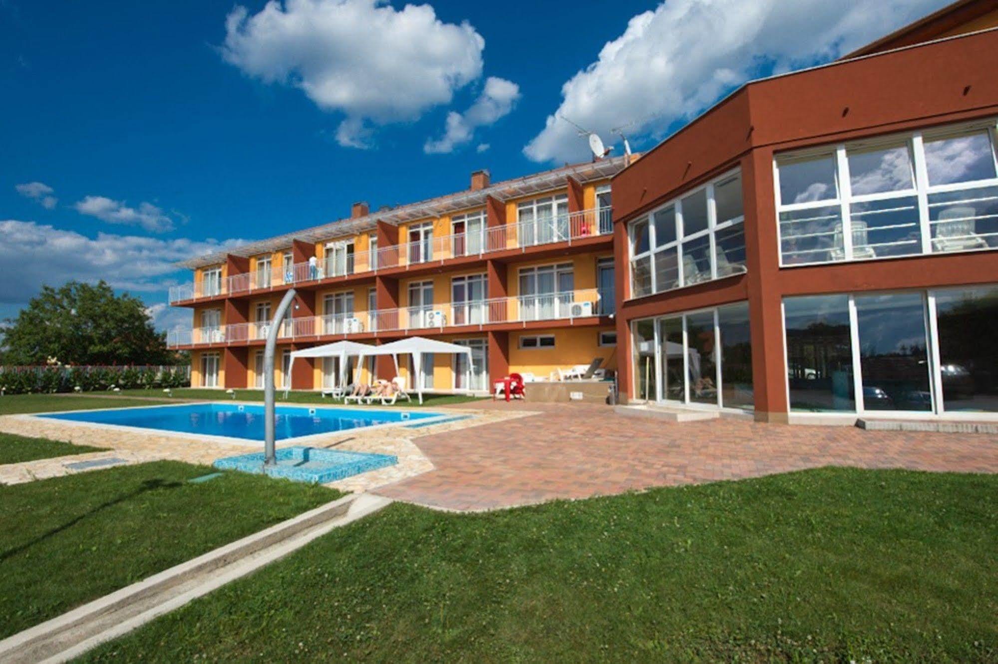 Kehida Family Resort Кехидакустани Экстерьер фото
